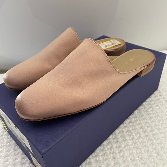 New Stuart Weitzman Mulearky Satin Slip-On
Flat Mule
Size: 5 Stuart Weitzman - Picture 5 of 8